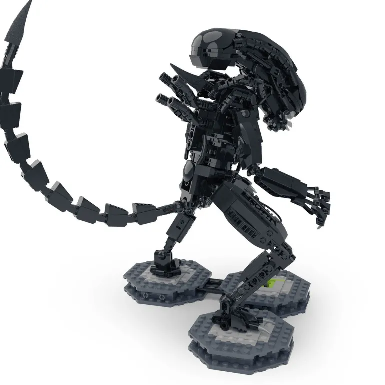 The Brick Show Shop Aliens Xenomorph - Custom MOC made using LEGO parts