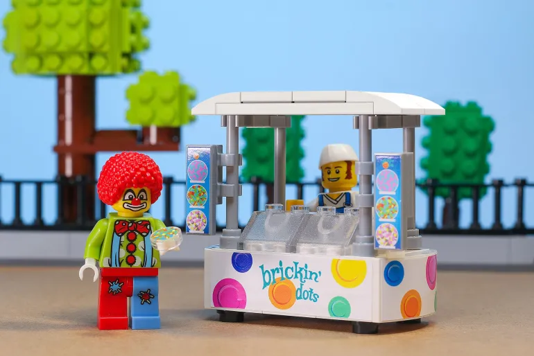 The Brick Show Shop Brickin' Dots Ice Cream Food Stand made using LEGO parts - B3 Customs
