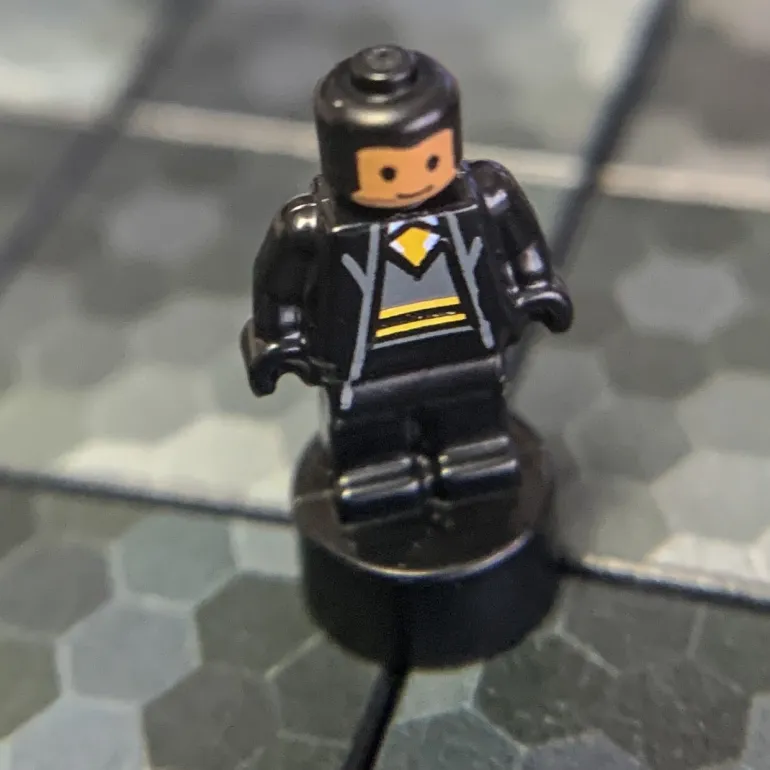 The Brick Show Shop Hufflepuff Student (Nano, Tan Face) - LEGO Harry Potter Minifigure (20
