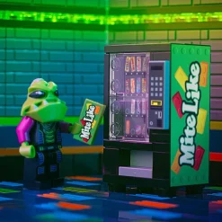 The Brick Show Shop Mite Like - Candy Vending Machine made using LEGO parts - B3 Customs