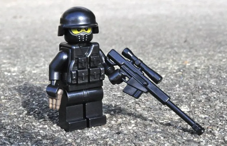 The Brick Show Shop SAW - LCV (Lightweight Combat Vest) for LEGO Minifigures - BrickArms